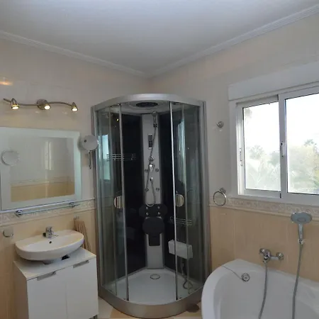 Welcoming Villa In Alicante With Private Swimming Pool *